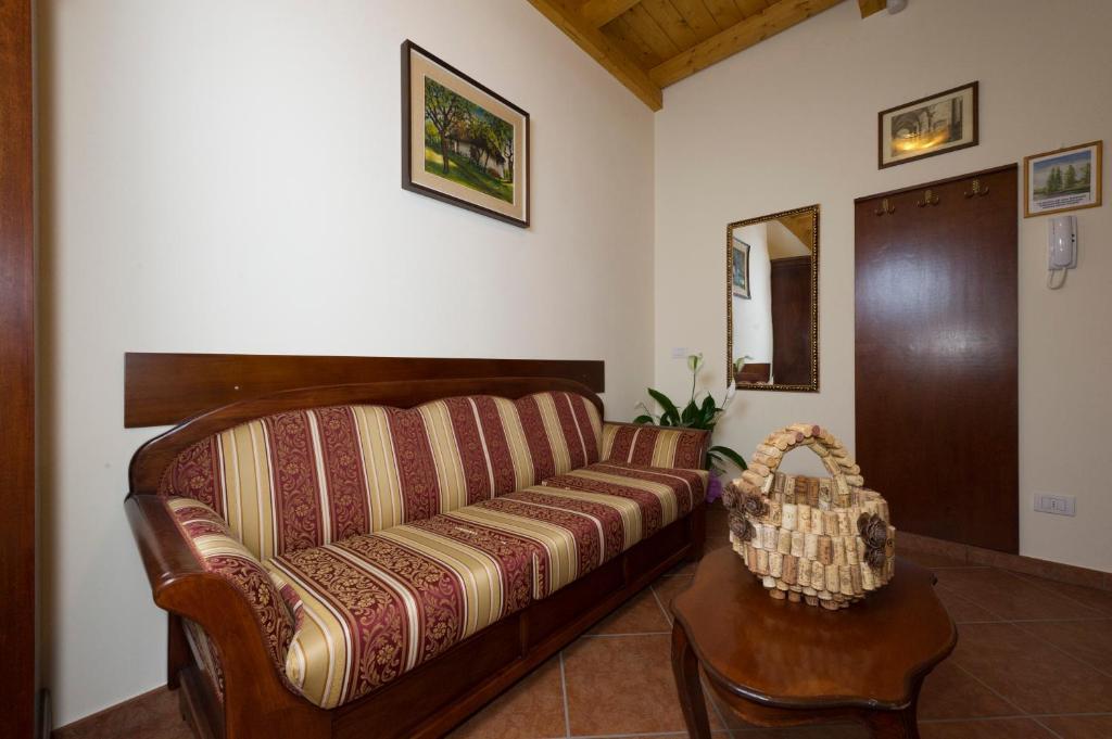 Locanda Ristorante Al Cardellino Bardolino Quarto foto